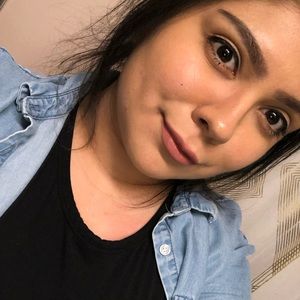 Meet your Posher, Yesenia